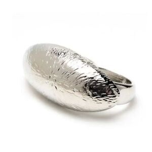 NWT double finger ring silver tone, Amrita Singh